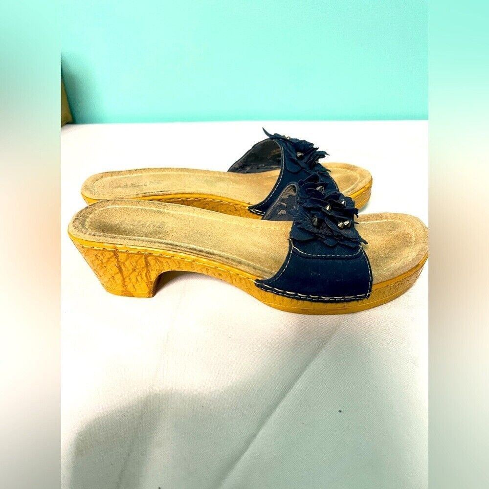 Navy blue clogs‎ size 9 1/2